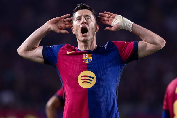 Mỗi đội: Lewandowski cố gắng trở lại vị trí chính của Barcelona, ​​Frick rất vui khi thấy anh ấy cạn