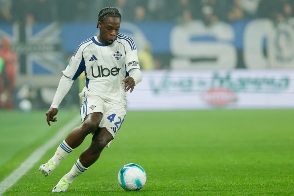 Quan chức Como: Tuyển thủ U21 Hà Lan Aday dính chấn thương bắp tay đùi ở đùi phải và đã bắt đầu quá 