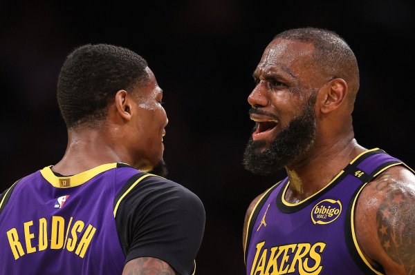 Màu đỏ: Tính kỷ luật tự giác và sự kiên trì là nguyên nhân giúp James có được những gì anh có được n